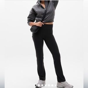 Athleta Elation Straight Leg Pant. Black. Size medium.